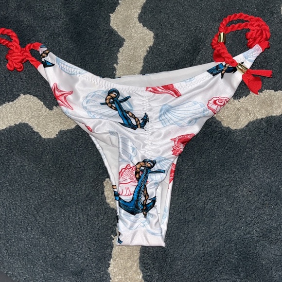 Bikini Set - Picture 2 of 3